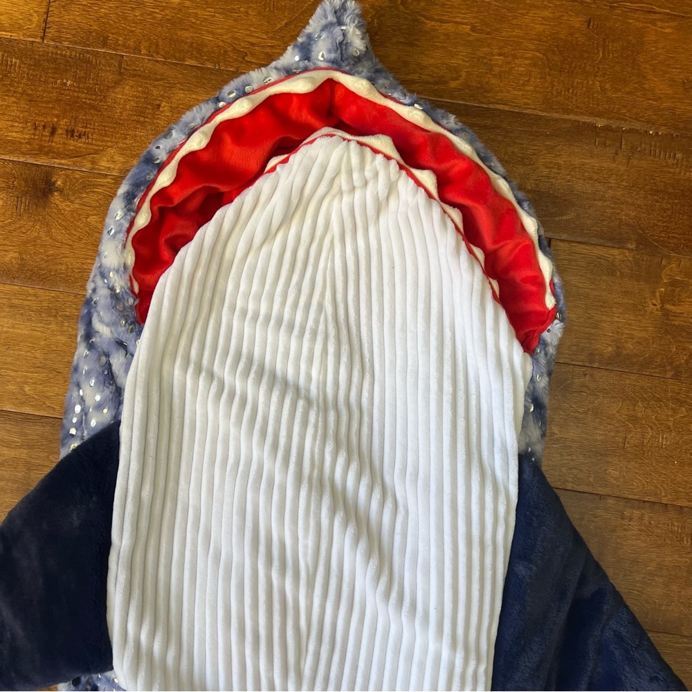 Tommy Bahama Shark Snuggle Tail - Picture 4 of 12